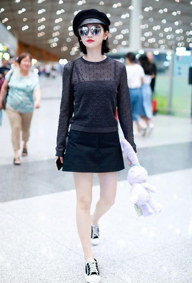 景甜的腿才是漫画腿,网友:以后长裙就别穿了