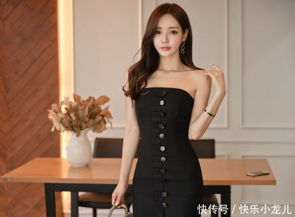 『美女』街拍:时尚大方的紧身裙美女,显得身材更加高挑