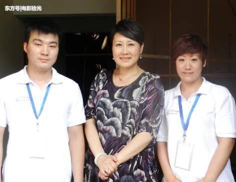 张凯丽和关之琳同为55岁，俩人气质各有千秋，但身材差异很大！