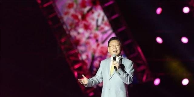  一言难尽：73岁蒋大为一家近照，女儿貌美如花，老婆颜值一言难尽