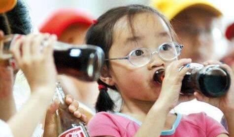  损伤孩子脾胃@孩子积食的“元凶”，在冰箱里很常见，为了孩子发育，别再喂了