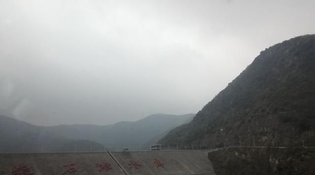  「狂风」本想桃花流水鳜鱼肥，奈何烈日狂风空军归