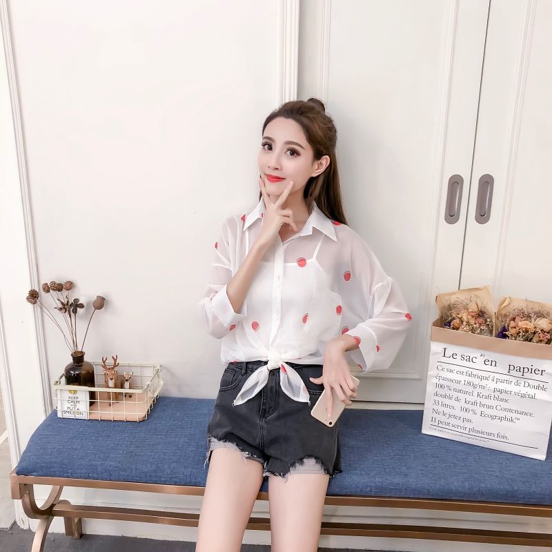 新知道一种小衫叫“透视衫”，时尚又性感，小姐姐穿上真的很美