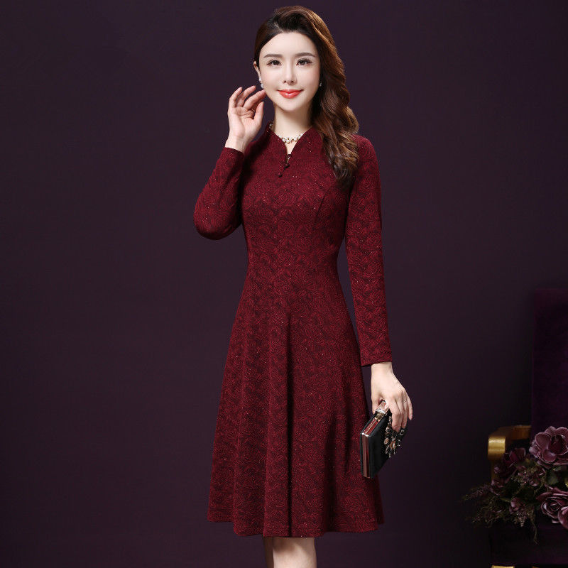 我的天!53岁妈妈穿着妈妈装出门，竟然被人叫小姐姐，忒显嫩了