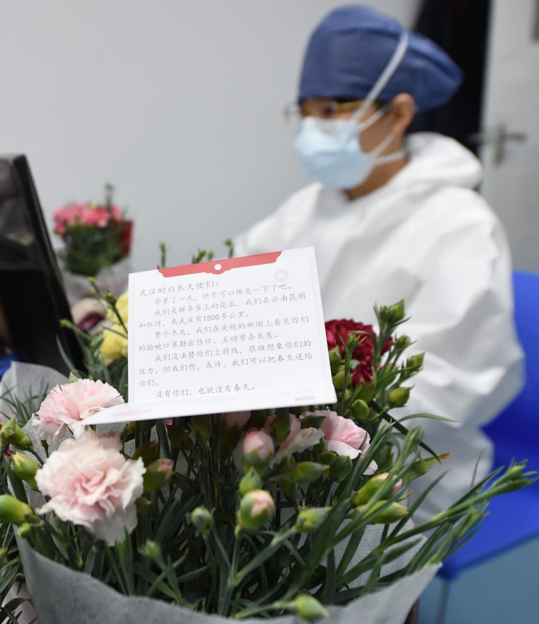  直达@云南鲜花专列直达武汉金银潭医院院长替花农致谢白衣天使