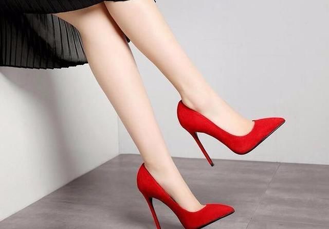 性感水晶鞋高跟鞋让你时刻提醒自己，做一个高贵的女人