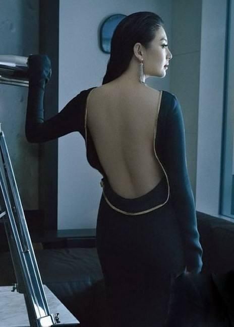 杨幂倪妮唐嫣的美背不相上下，可最好看的还是阮经天的前女友