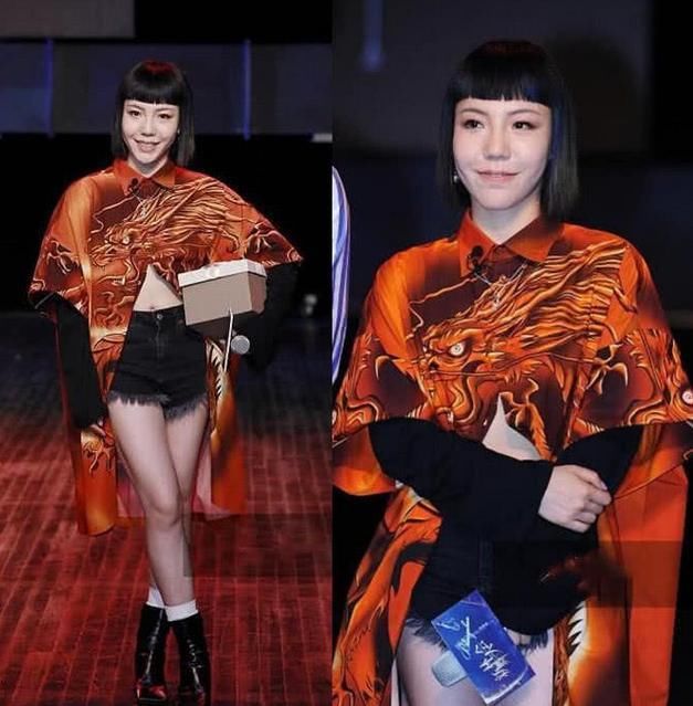 吴莫愁素颜照曝光，浓妆帅气的她竟还有这样一面，网友：真不理解