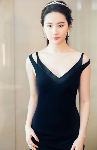 有一种吊带叫做刘亦菲的吊带，明明美到惊艳，你却无法驾驭！