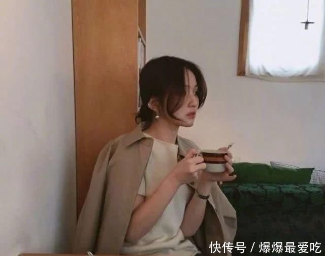 『高丸子』这个时候丸子头成了女孩们的首选 轻松搞定的慵懒发型