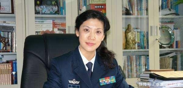 她被称为国防大学最美教授，53岁仍旧不见岁月痕迹，已是大校军衔
