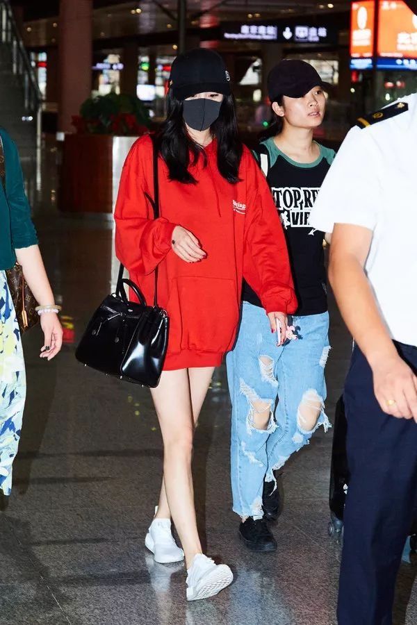 杨幂带火了这么多单品,如今是要进军设计圈了?