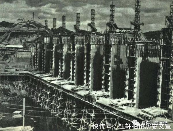 老照片：1955年的中国 全国上下到处都在搞建设