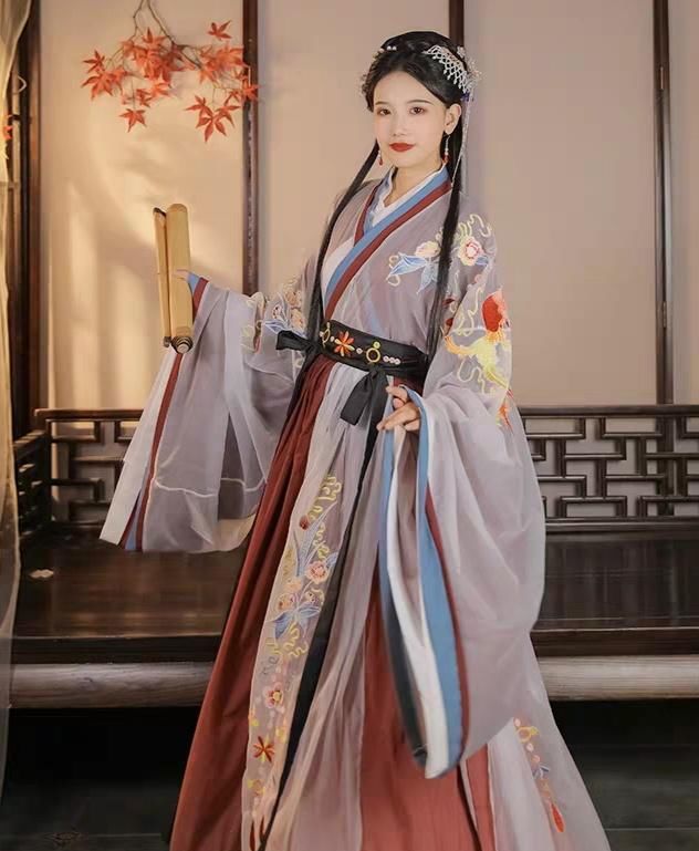  「套衣服的配」它被称作时期的泪水，型制不正确却仍然受大伙儿热烈欢迎，究竟由于哪些