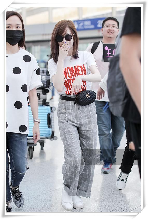 王心凌明明比蔡依林还高2cm，可同穿阔腿裤，却是超模和嫩模差距