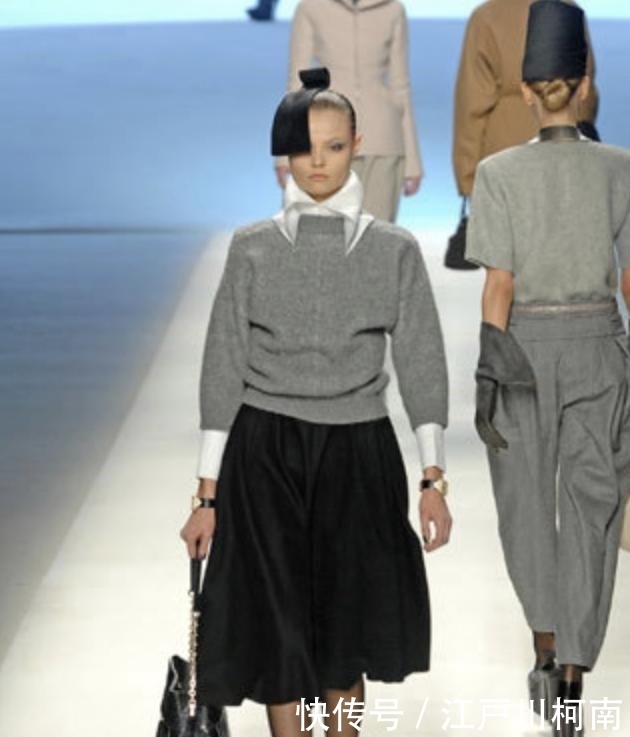 蓝色:Marc Jacobs 2020年春夏款除了相机包,这些"蓝"用在包上也很美