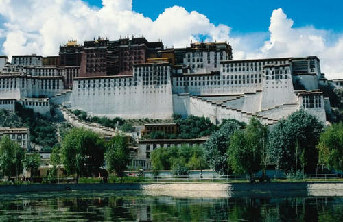 布达拉宫在2020年会关闭?游客疑惑是真的吗?看完后才知道