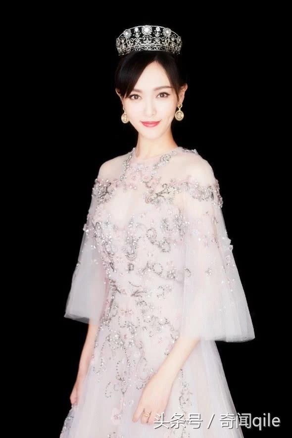 唐嫣为彰显女王气质，在头上顶个“碗”，真想问问她重不重？