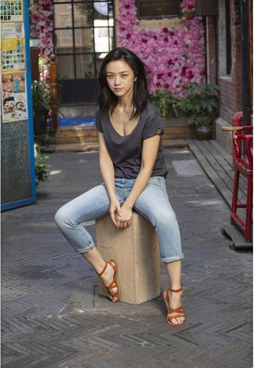 看了陈乔恩的素颜，再看看汤唯，终于知道真正冻龄脸长啥样的了！