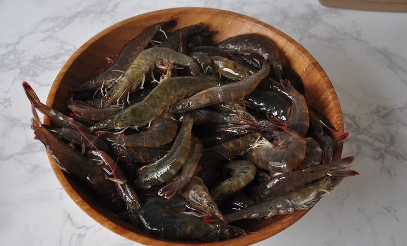  「花椒」活呛虾，我吃了四十多年怎么也吃不够，口感微辣微咸又鲜甜