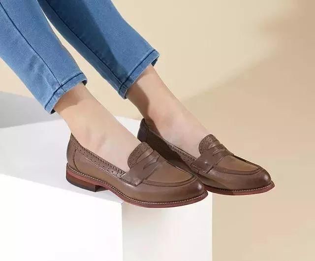 这双鞋流行了近百年,经典就是永不过时
