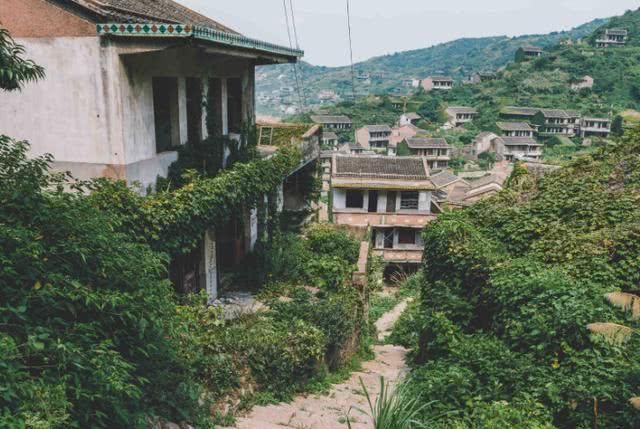 中国被遗弃的最美村落,面朝大海却无人居住,堪称绿野仙踪