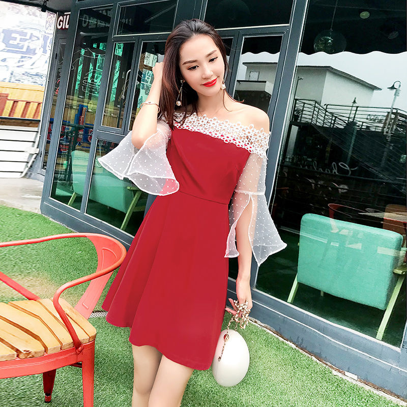 单身女人真大胆!不用安全裤直接穿短裙，不过真的很性感