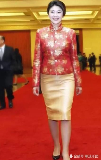  [差别]都是高颜值女强人，当英拉和伊万卡同穿中式服装，西方美和东方美差别太大！