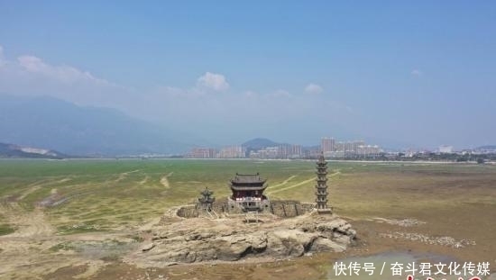  大淡水湖■中国最大淡水湖鄱阳湖水位下降 落星墩重现天日