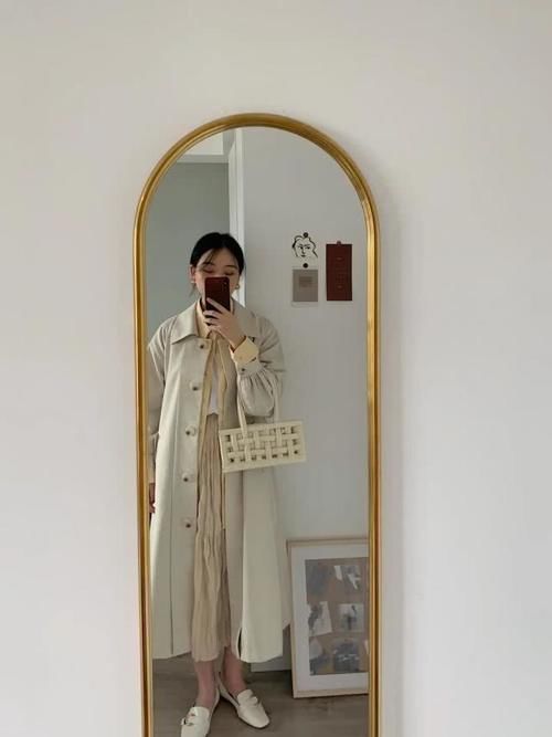  『实用』叠穿太难？和博主Livec_董小姐学初春叠穿公式法，实用又时尚