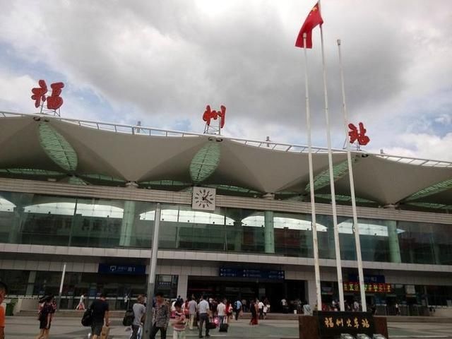  「比拼」中国各大城市火车站书法题字大比拼，哪个写得最好？