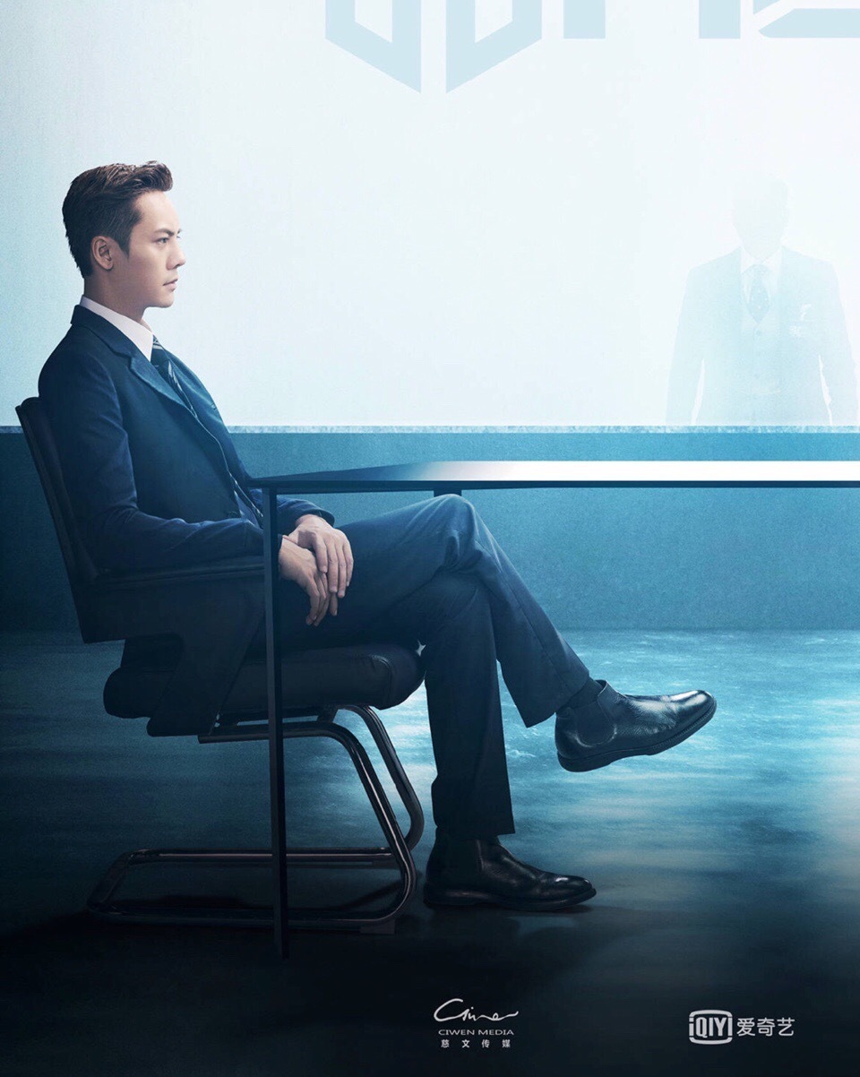 白衬衫男神陈伟霆 简单白衬衫搭出百变风格