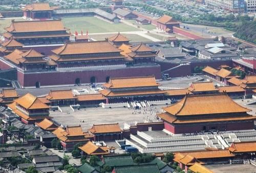 花费8亿移平13座山,只为建一座“假故宫”,门票却是真故宫的3倍