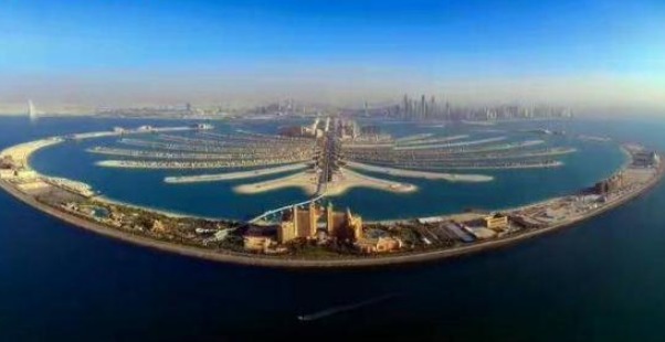 迪拜又逆天了，做个“金相框”：花3亿，网友：很有土豪范儿