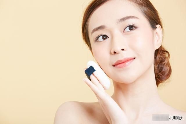  [化妆]爱情最美素颜时，“就是喜欢吻你没化妆的脸！”