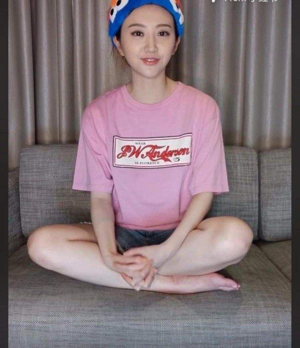 有一种胖叫景甜胖，裙子拉链都拉不上了