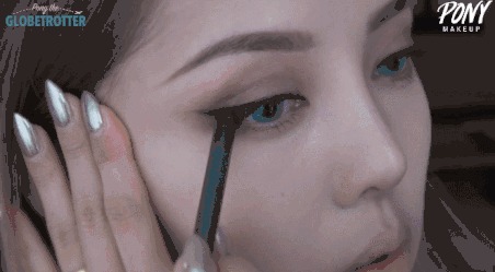 同时撞脸倪妮蕾哈娜是什么感受？