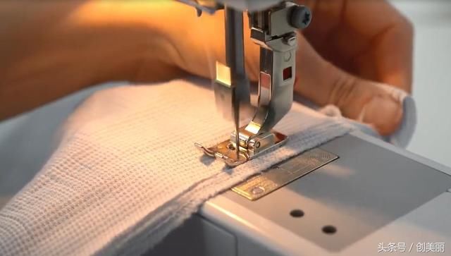 教你用旧裙子做一款仙气十足的上衣，过程简单，夏天买衣服钱省了