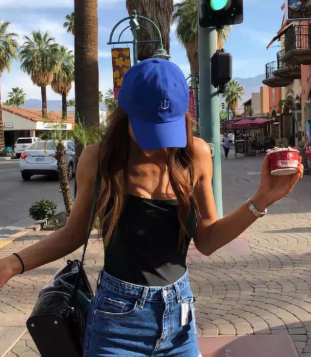 她婚姻失败不幸流产，42岁逆袭成马甲线女神，和小鲜肉谈恋爱！