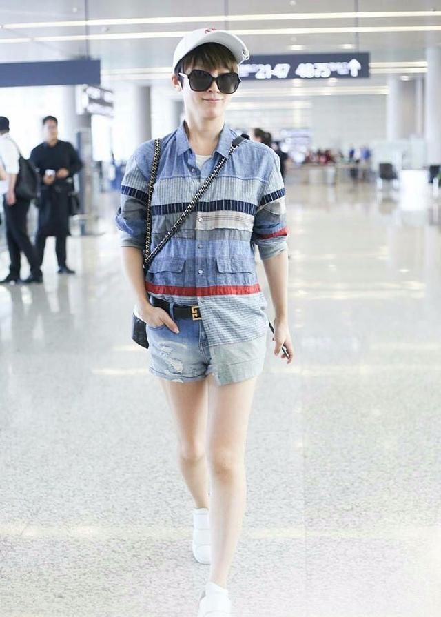 谢楠品味下降这么多？看起来就像个小矮人，增高鞋也救不了！