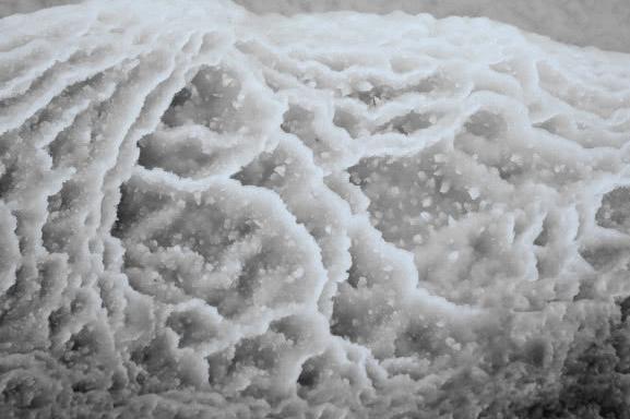 世界上“最咸”的公路，长达32公里周边全是盐，而且就在中国！