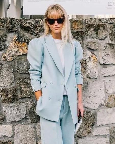  『打造』运用经典色打造时髦造型!早春实用穿搭指南,你最pick哪一套