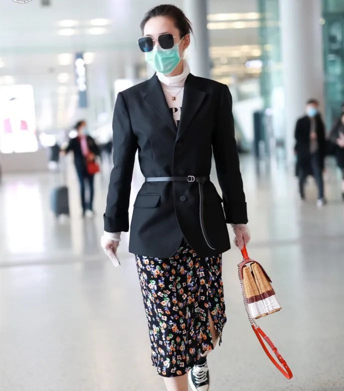  【宽皮带】什么颜色的皮带百搭?棕色衣服搭配什么腰带