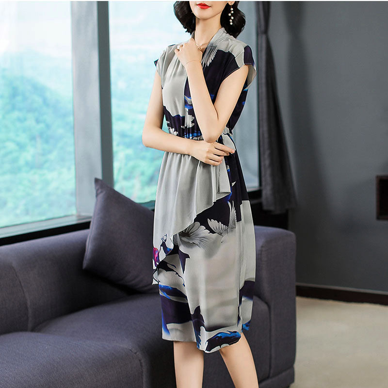 入秋了，你秋装买够了吗?新款“小香风”套装别错过，美的更出众