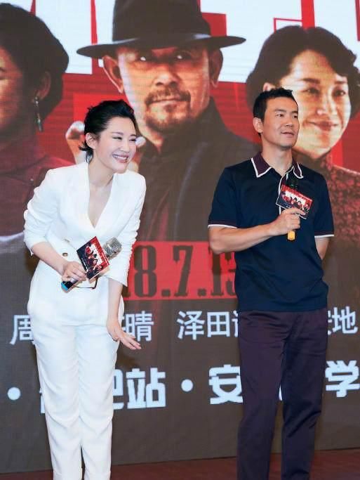 49岁许晴厉害了，皮裤穿到吊裆裤，轻松驾驭9套个性穿搭！