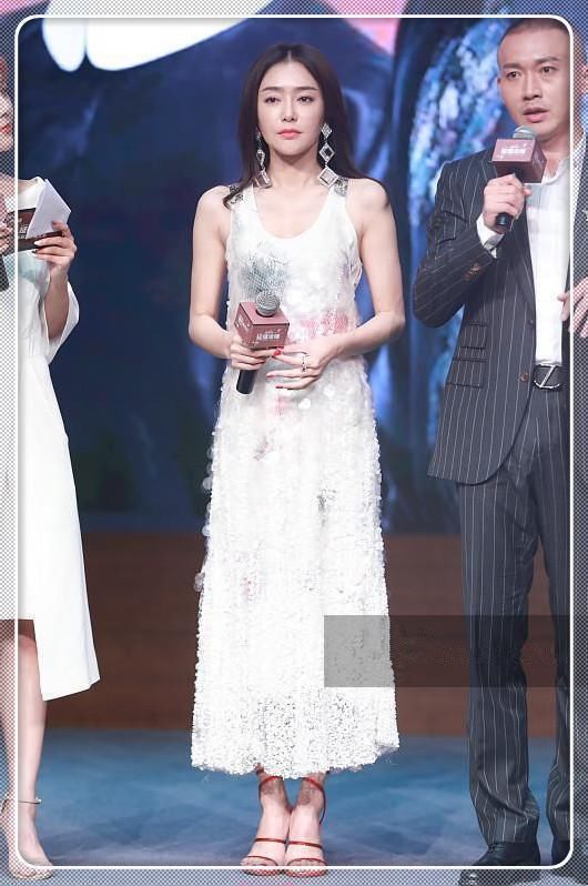 当37岁秦岚同框43岁佘诗曼，网友直呼：你们为啥总是不变老？