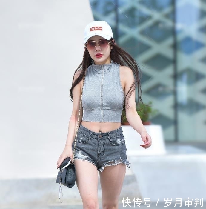 『美女』美女街拍:身材高挑的小姐姐,自信穿搭,有气场,魅力十足!