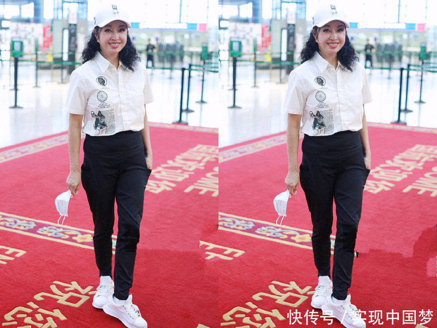 刘晓庆这脸真臃肿，一身年轻搭配都救不了，网友：这回信她有63了