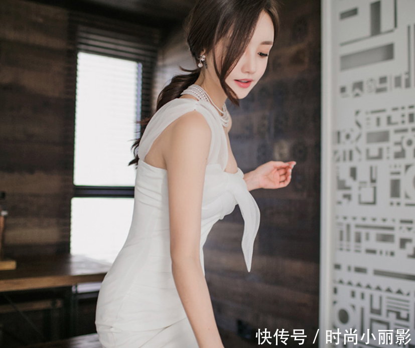 身材丰盈的包臀裙美女，尽显女人优雅气质，吸引众人目光！