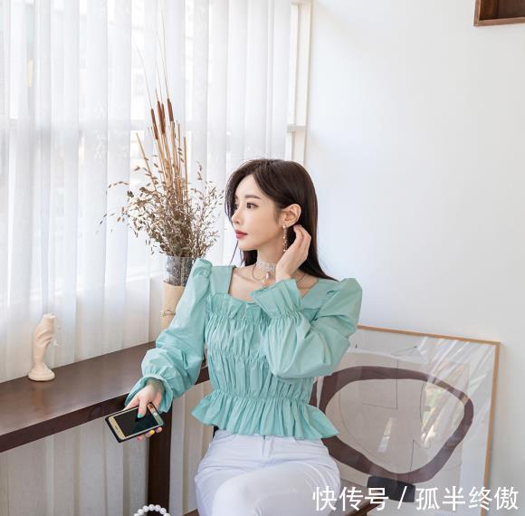 气质:孙允珠白色紧身休闲裤,时尚甜美气质出众